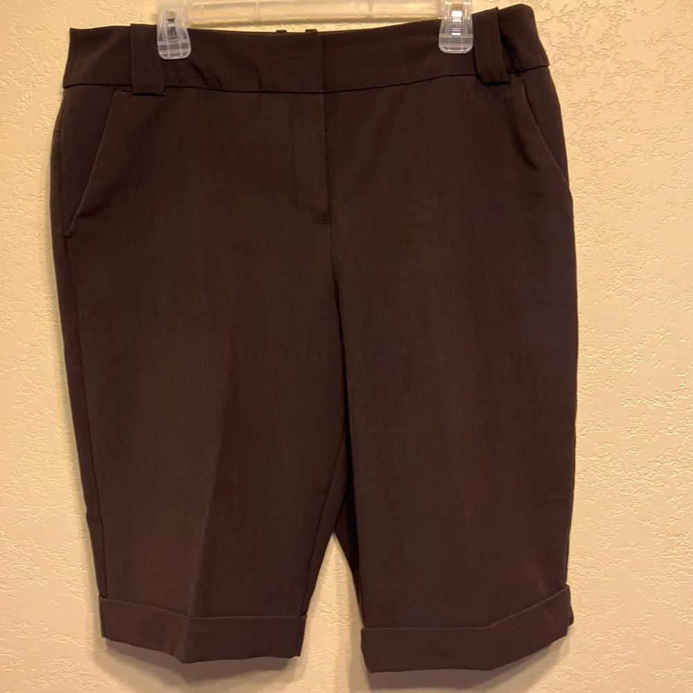 SZ 16 BROWN LONG STRETCHY SHORTS IN LIKE NEW CONDITION